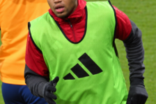 Rio Ngumoha wearing a green training bib during a Liverpool warm-up at Craven Cottage in January 2026.