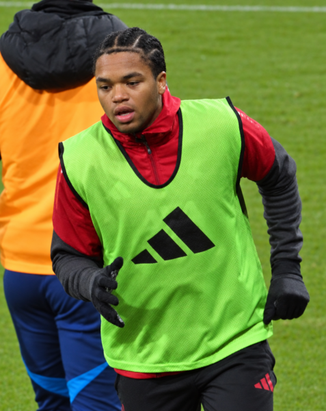 Rio Ngumoha wearing a green training bib during a Liverpool warm-up at Craven Cottage in January 2026.